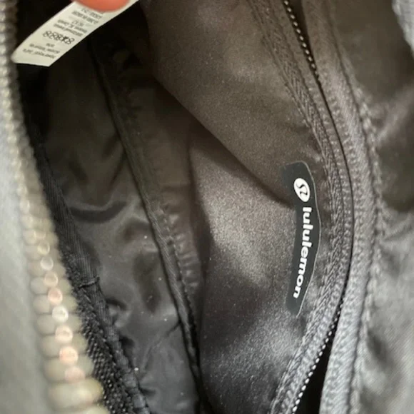 Lululemon Everywhere Crossbody Large 3L w/Metal Hardware EUC - Picture 5 of 8